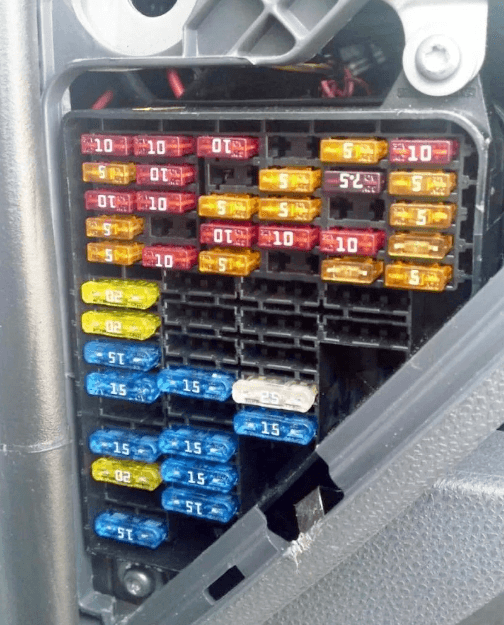 Fuses and relays Volkswagen Polo 4, 2001 - 2009